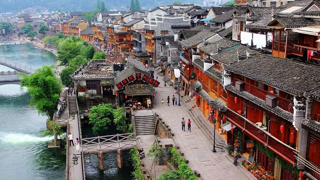 TOUR TRUNG QUỐC ĐẶC BIẾT 2026: PHƯỢNG HOÀNG CỔ TRẤN – TRƯƠNG GIA GIỚI – ÂN THI 6N5Đ