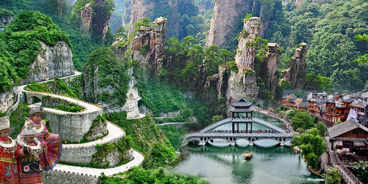 Tour Trung Quốc đặc sắc 2026: Phượng Hoàng Cổ Trấn - Trương Gia Giới - Ân Thi 5N4Đ
