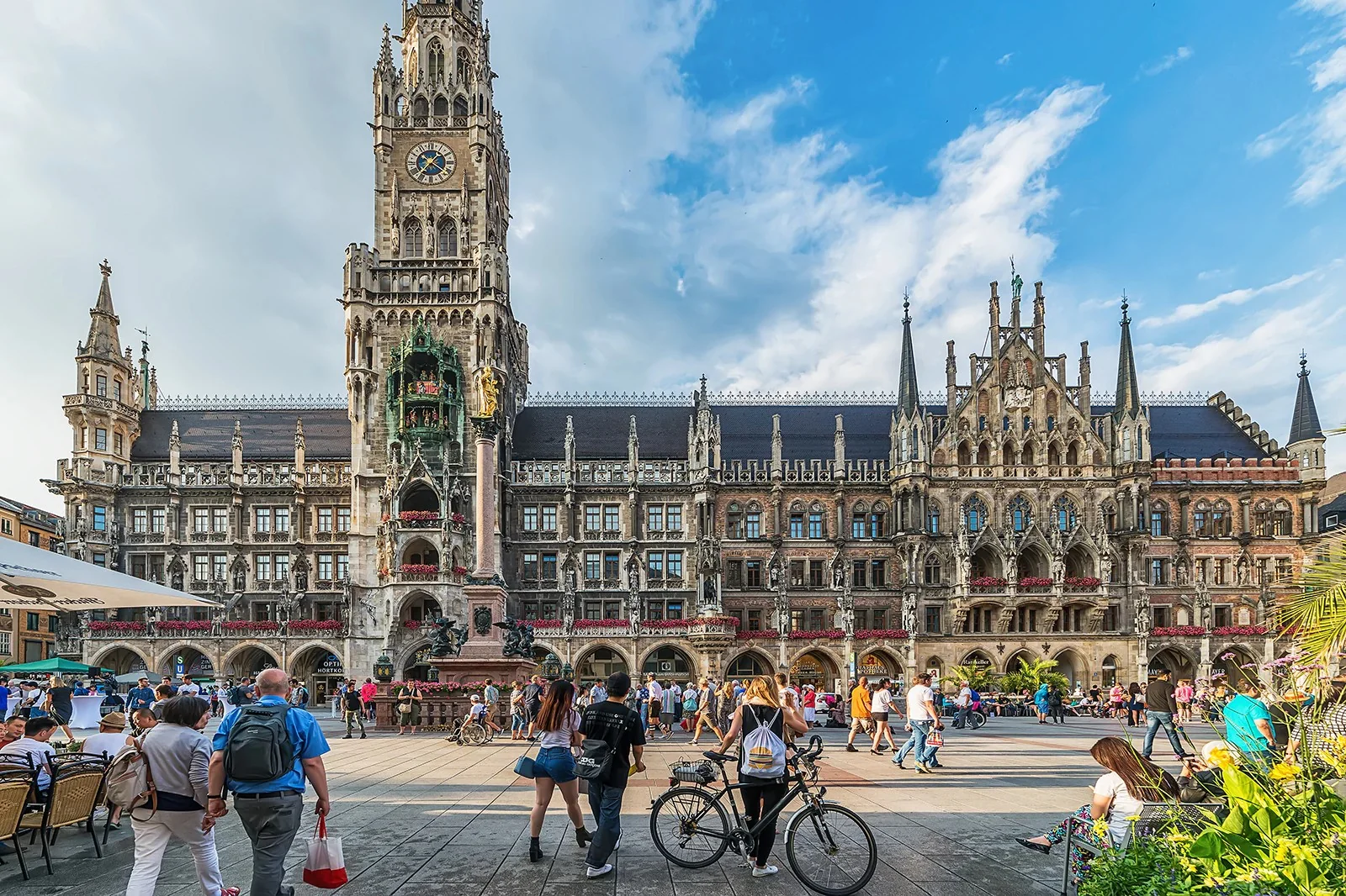 Tour khám phá Đông và Tây Âu 2025: Đức, Áo, Ý, Thụy Sĩ, Pháp